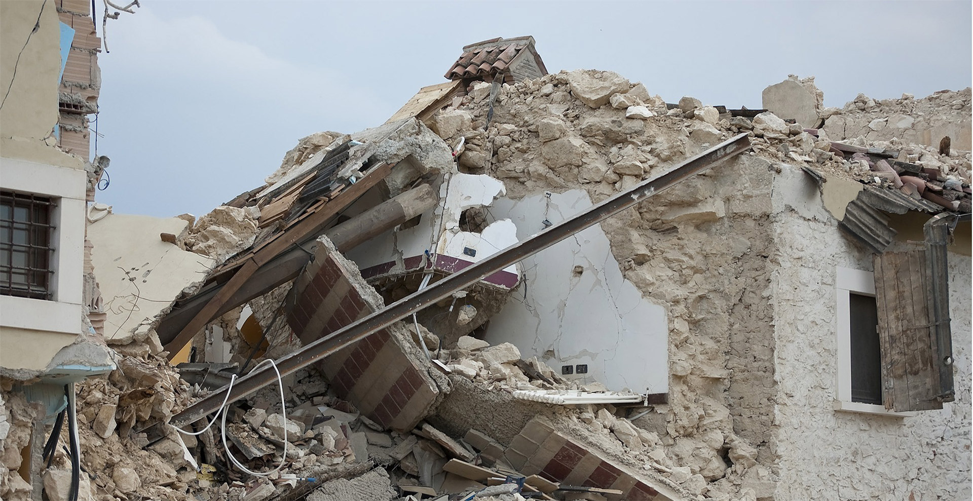 Earthquake leaves behind disaster in building
